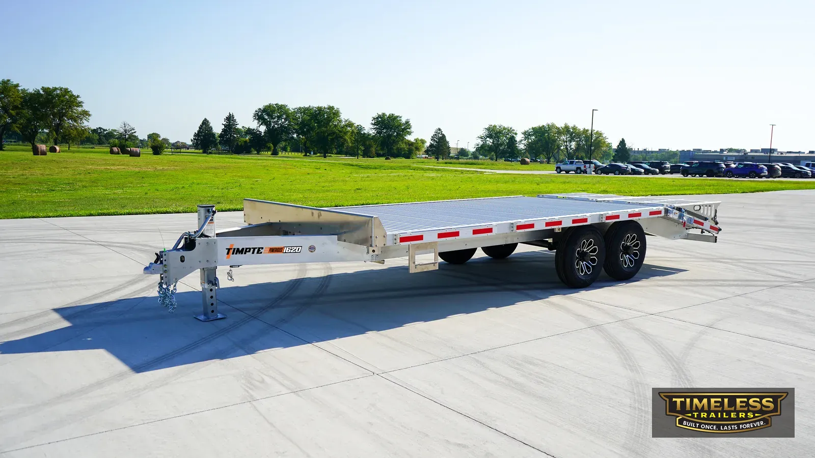Timpte 1620 Deck Over, side view of the flat 98-inch deck