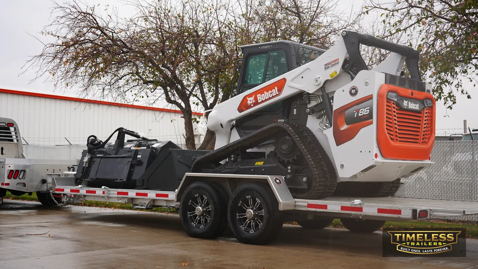 Timpte 1624 Split Tilt carrying a Bobcat T86 compact track loader